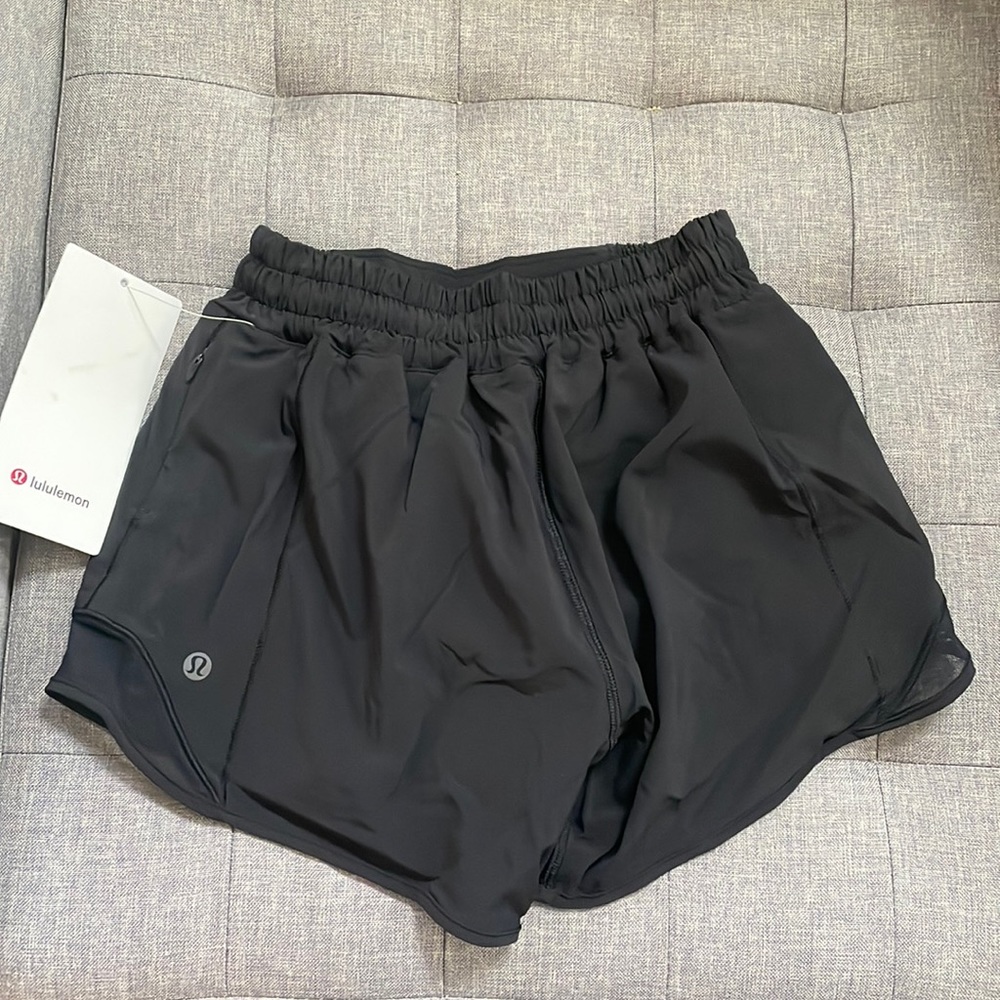 Lululemon Black Hotty LR Short 4 inch lined